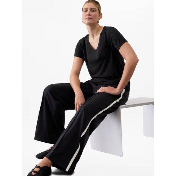 Athleta Tops - Getaway S Linen Blend V-Neck Tee Black Small